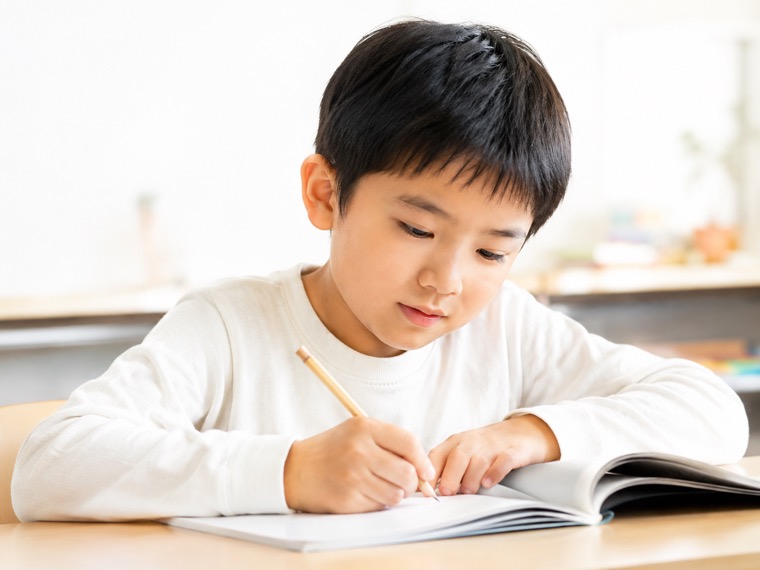 考えた道筋を、式や言葉にする様子