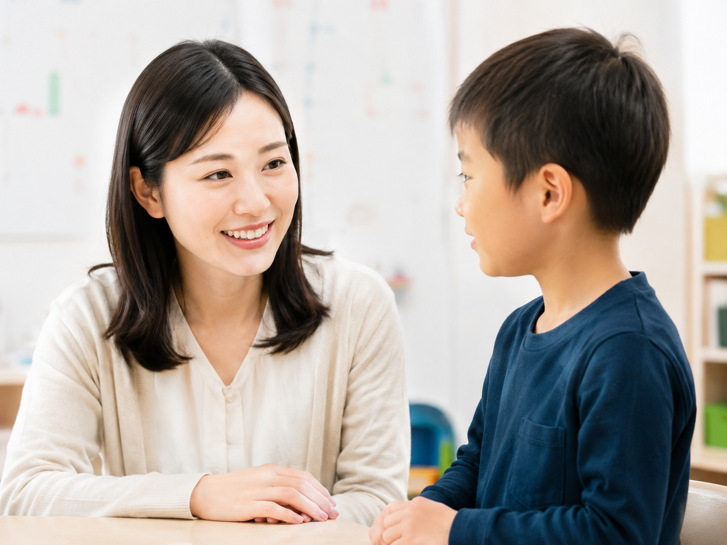 講師が子どもに声をかける様子